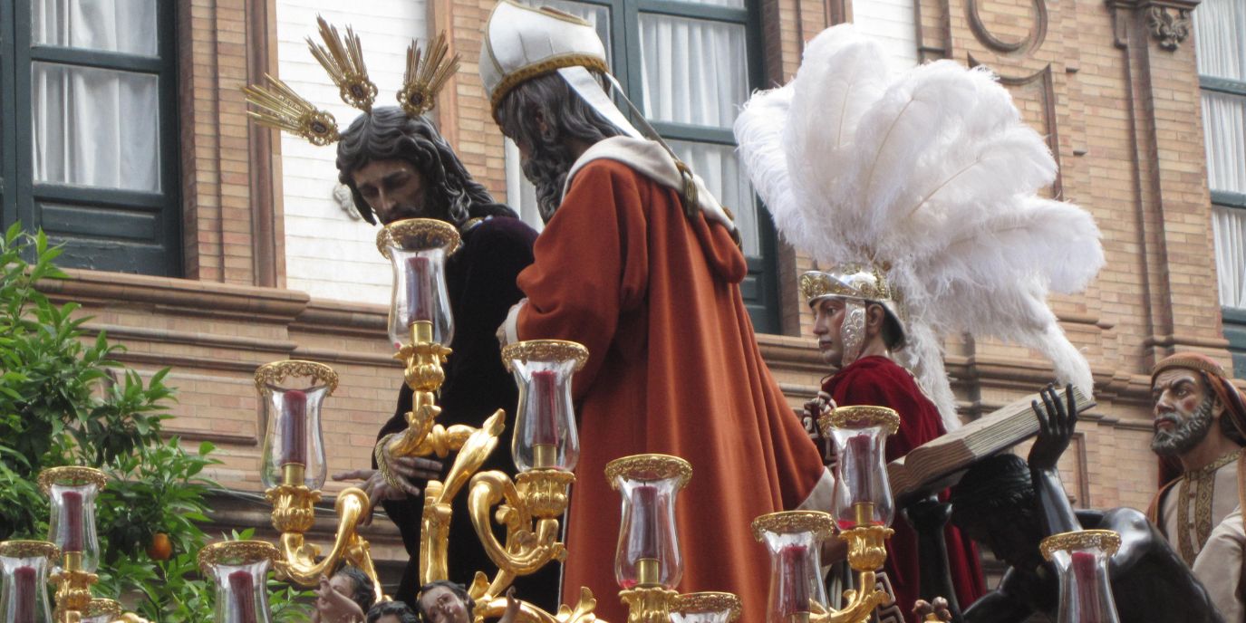 Holy Week procession with religious confraternities in Puglia